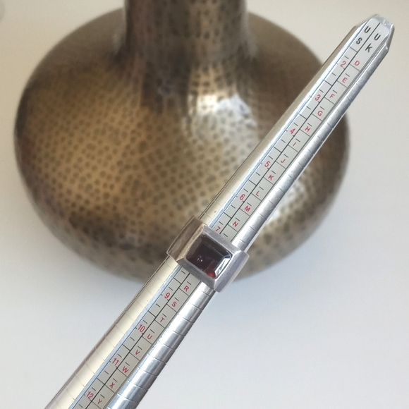Vintage 925 Sterling Silver Ring w Faceted Garnet Gemstone - Picture 8 of 12
